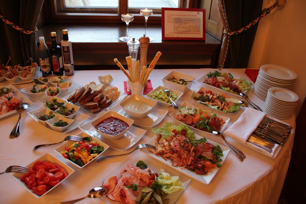 Hejtmansky Dvur Hotel Slany Bagian luar foto