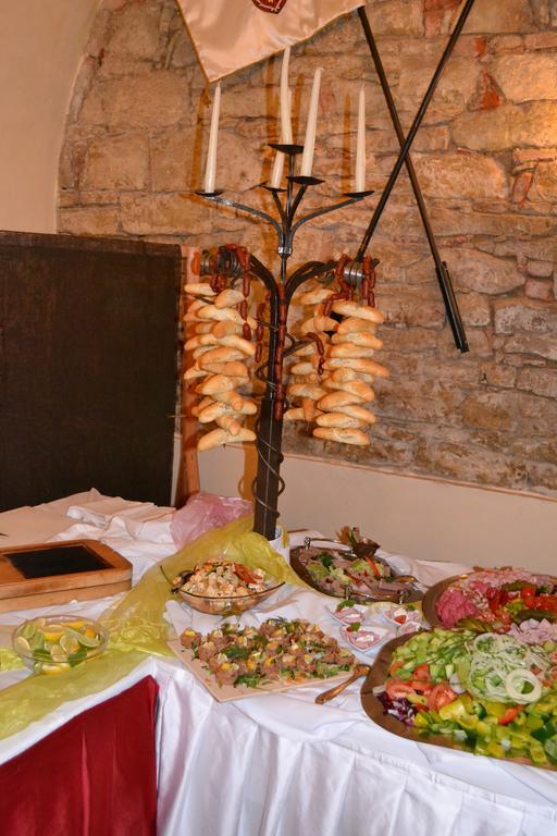 Hejtmansky Dvur Hotel Slany Bagian luar foto