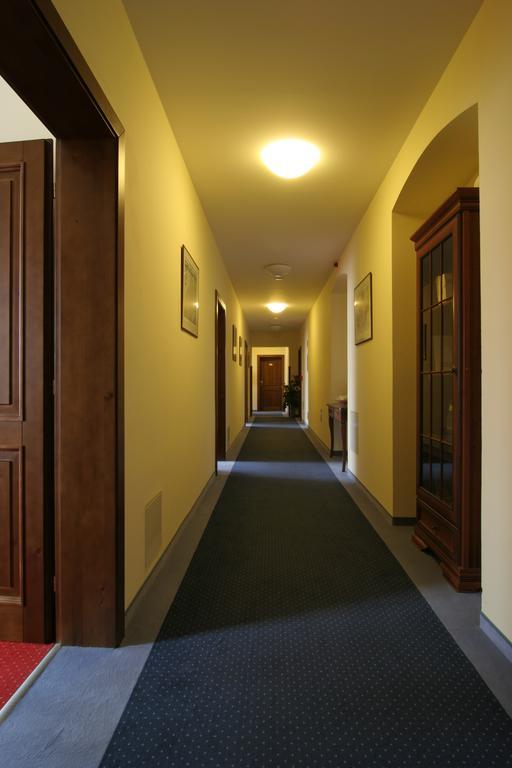 Hejtmansky Dvur Hotel Slany Bagian luar foto