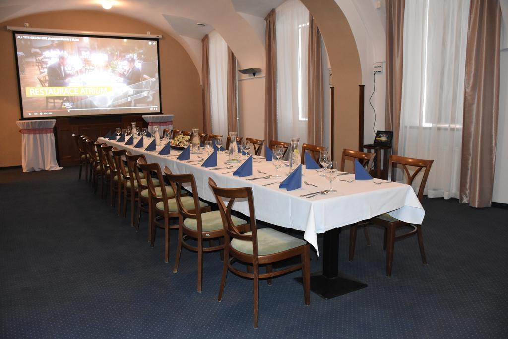 Hejtmansky Dvur Hotel Slany Bagian luar foto