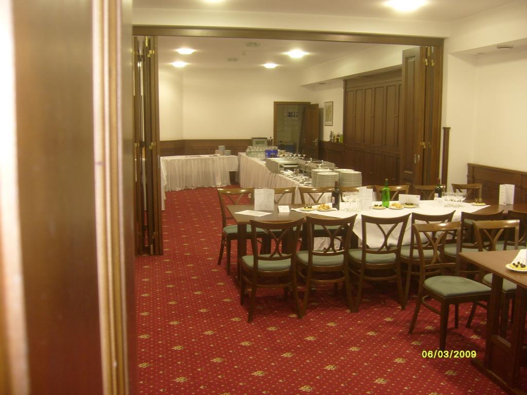 Hejtmansky Dvur Hotel Slany Bagian luar foto