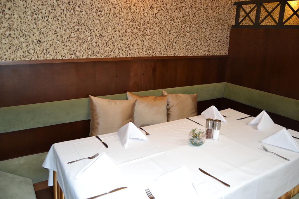 Hejtmansky Dvur Hotel Slany Bagian luar foto