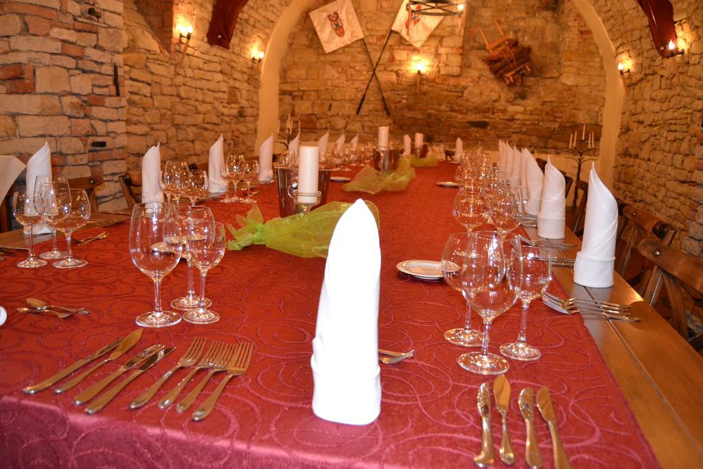 Hejtmansky Dvur Hotel Slany Bagian luar foto