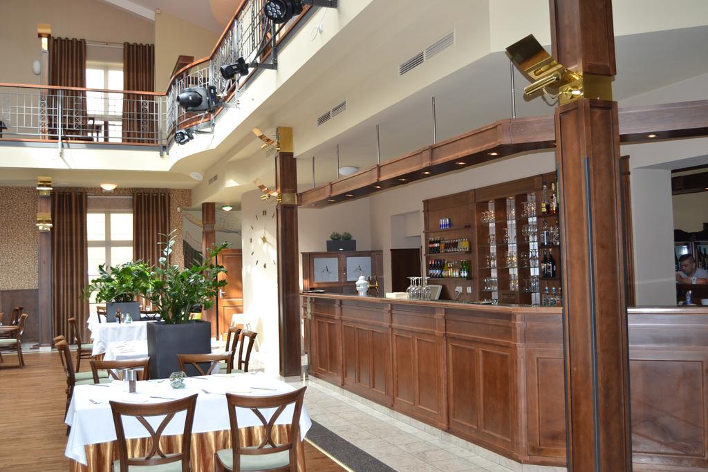 Hejtmansky Dvur Hotel Slany Bagian luar foto