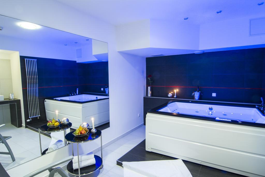 Hejtmansky Dvur Hotel Slany Bagian luar foto