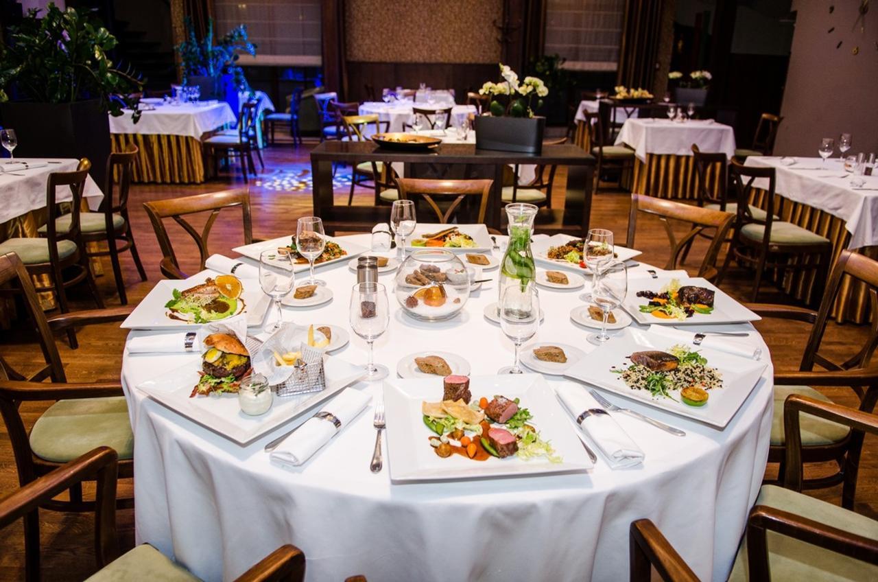 Hejtmansky Dvur Hotel Slany Bagian luar foto