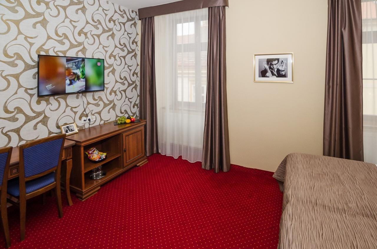 Hejtmansky Dvur Hotel Slany Bagian luar foto
