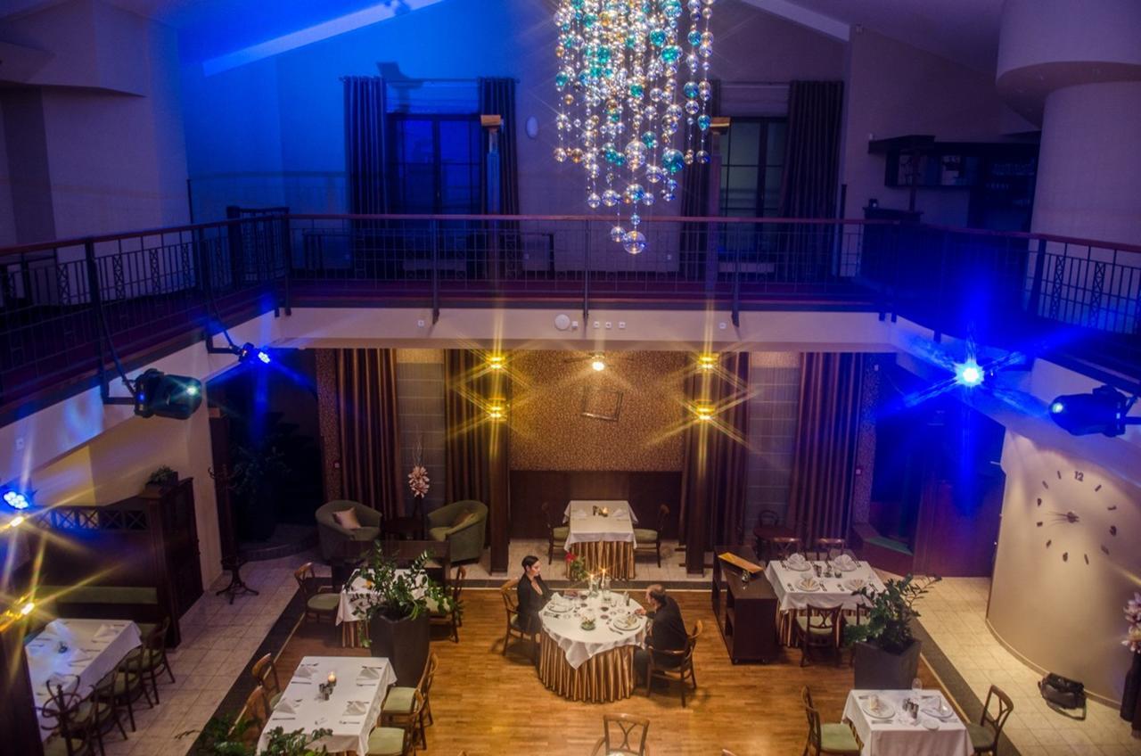 Hejtmansky Dvur Hotel Slany Bagian luar foto