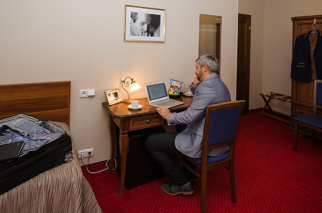 Hejtmansky Dvur Hotel Slany Bagian luar foto