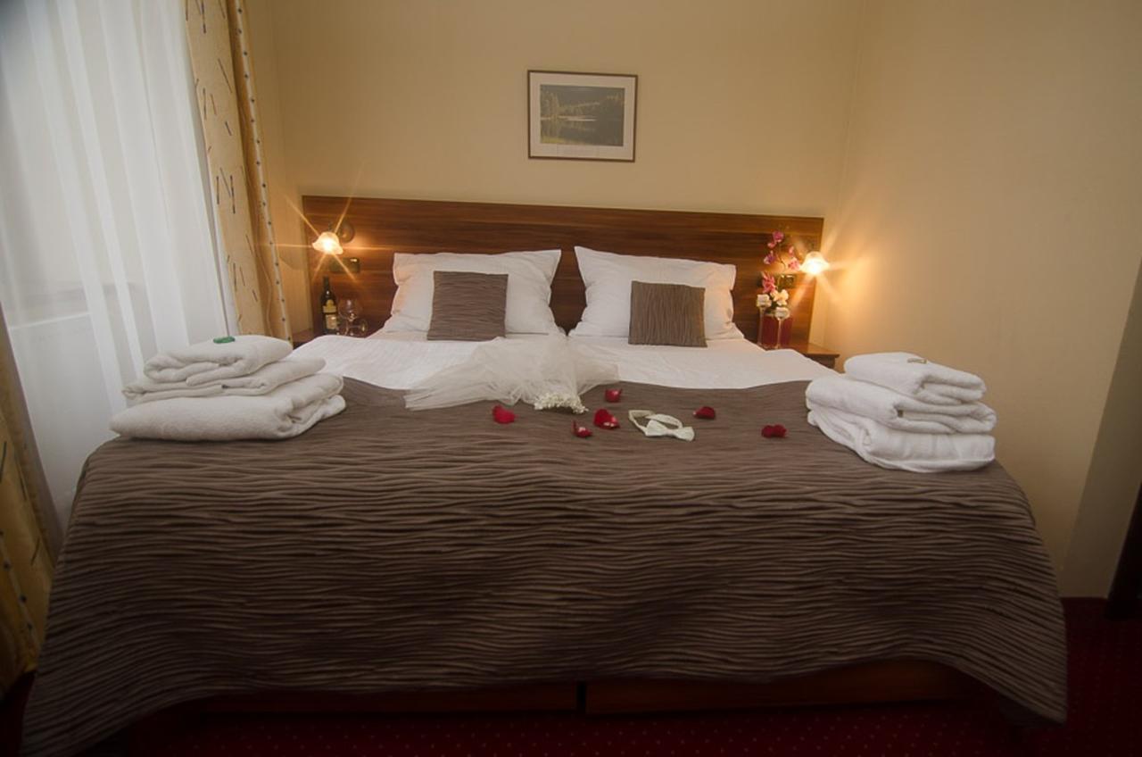 Hejtmansky Dvur Hotel Slany Bagian luar foto