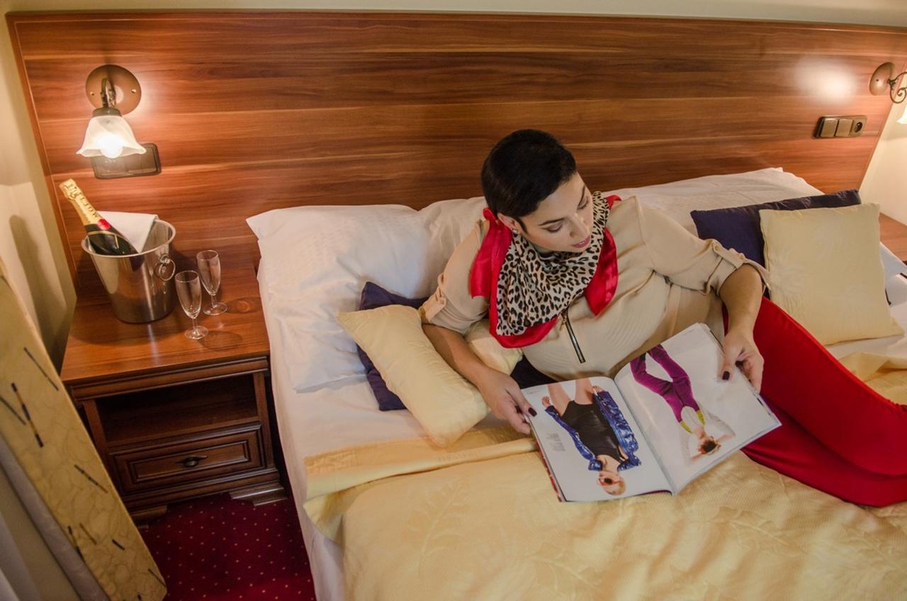 Hejtmansky Dvur Hotel Slany Bagian luar foto