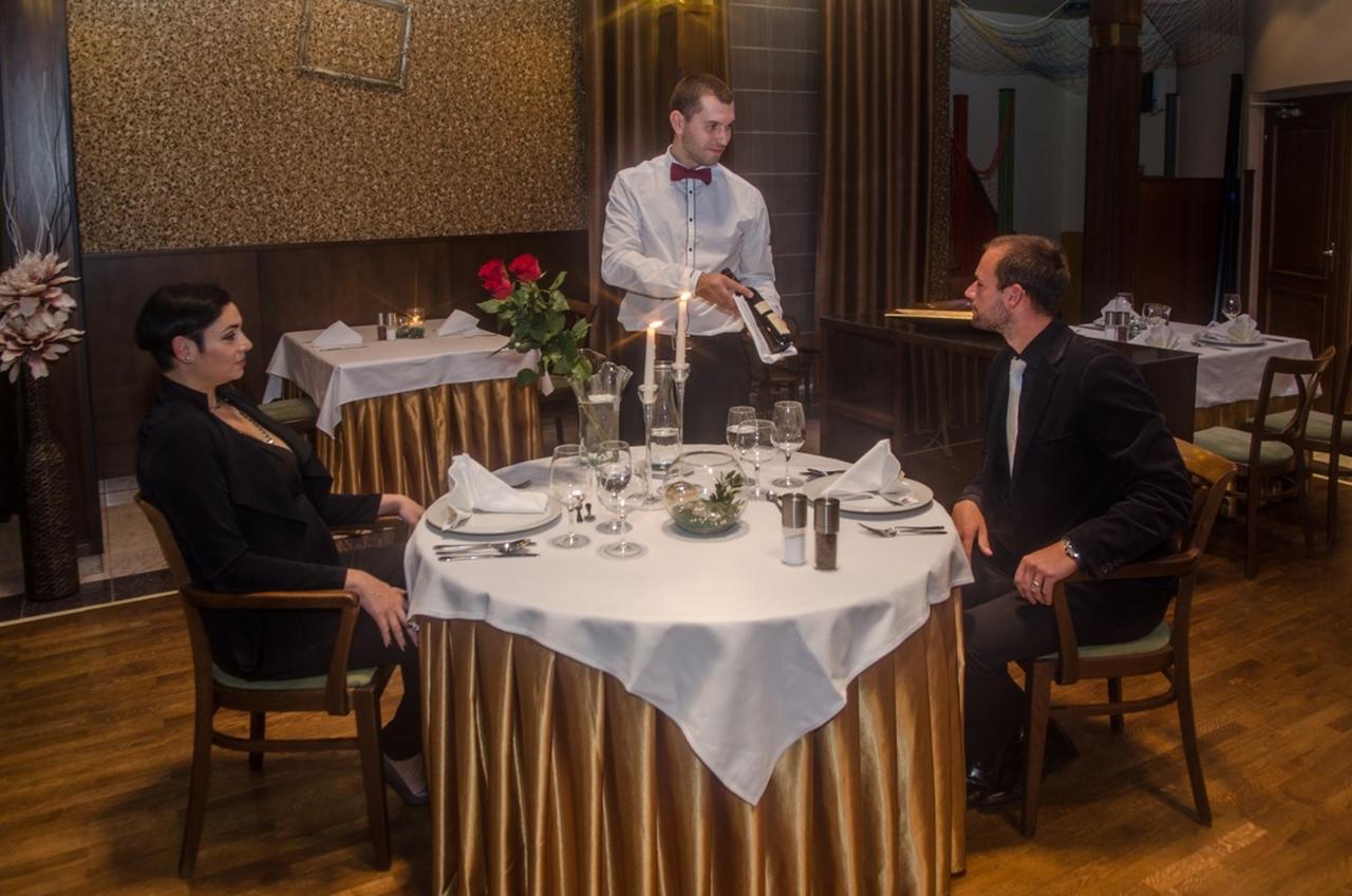 Hejtmansky Dvur Hotel Slany Bagian luar foto