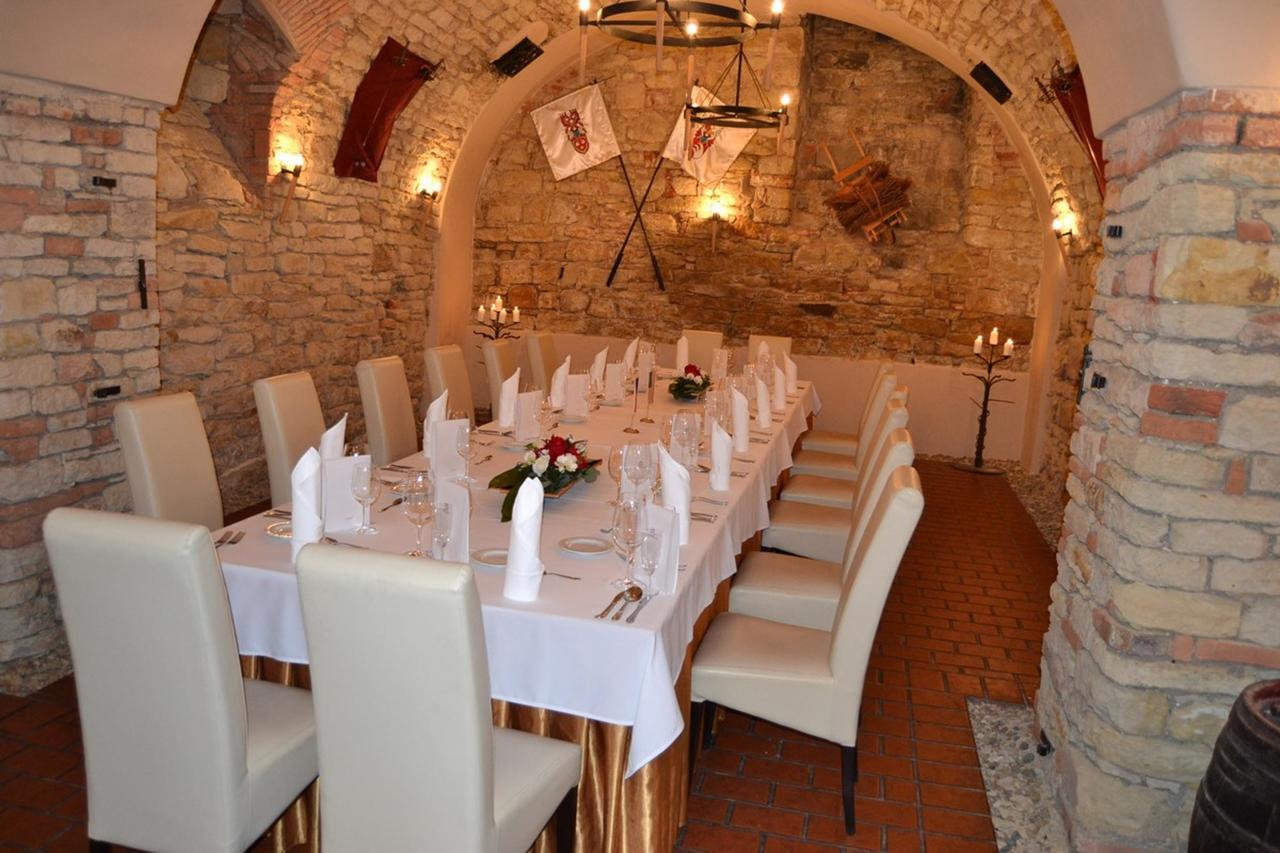 Hejtmansky Dvur Hotel Slany Bagian luar foto